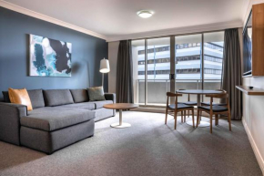 Central 1-Bed with Parking, Pool, Sauna & Gym